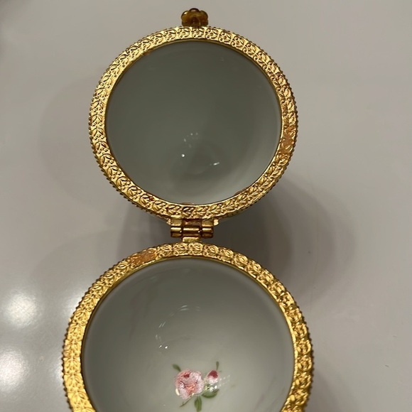 Vintage 3-Piece Mini Porcelain Set Bell, Teapot Egg Trinket Box Floral Small GUC - Picture 14 of 16